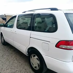 Toyota Sienna 2002