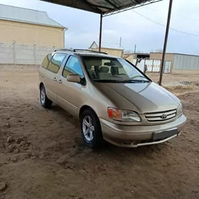Toyota Sienna 2002