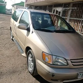 Toyota Sienna 2002