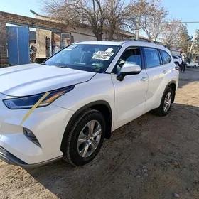 Toyota Highlander 2021