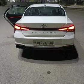 Hyundai Elantra 2022
