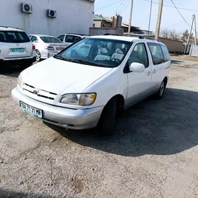 Toyota Sienna 2000