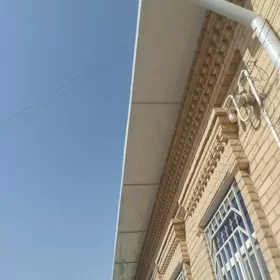 жестянщик устанын янында комек