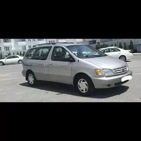 Toyota Sienna 2002