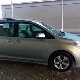 Toyota Sienna 2020