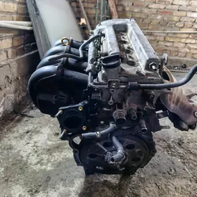 матор 1.8 каролла