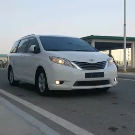 Toyota Sienna 2016