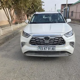 Toyota Highlander 2021