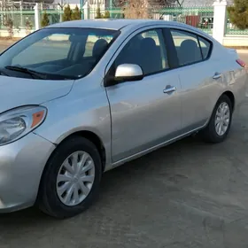 Nissan Versa 2013
