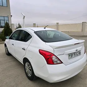 Nissan Versa 2013