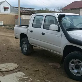 Toyota Hilux 2004