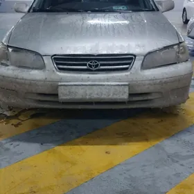 Toyota Camry 2000