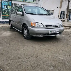 Toyota Sienna 2001