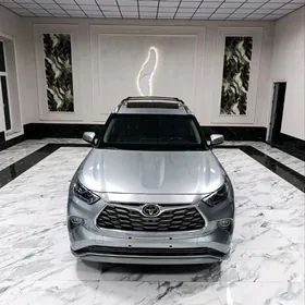 Toyota Highlander 2021