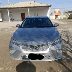 Toyota Camry 2018