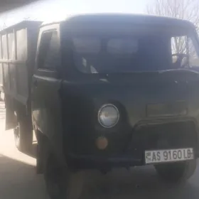 UAZ 452 1980