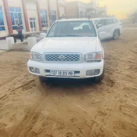 Nissan Pathfinder 1999
