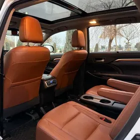 Toyota Highlander 2018