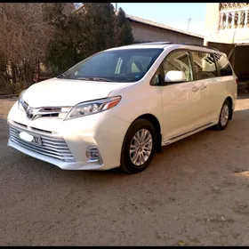 Toyota Sienna 2019