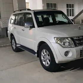 Mitsubishi Pajero 2013