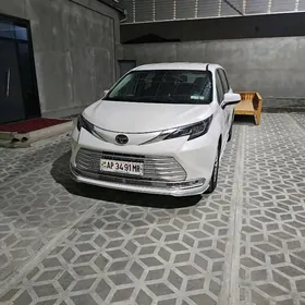Toyota Sienna 2021