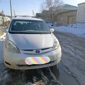 Toyota Sienna 2004