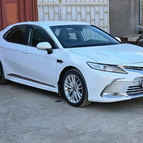 Toyota Camry 2021