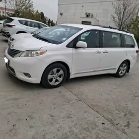 Toyota Sienna 2015