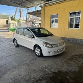 Nissan Versa 2011