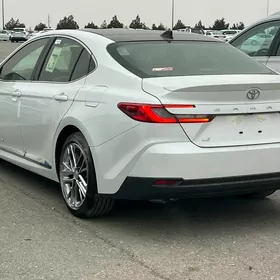 Toyota Camry 2025