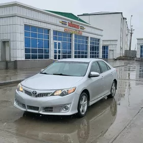 Toyota Camry 2014