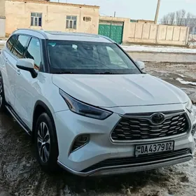 Toyota Highlander 2021