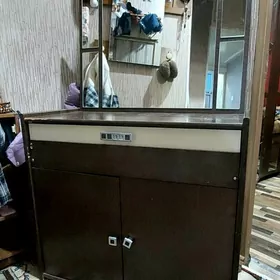 Тумба с зеркалом