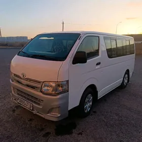 Toyota Hiace 2012