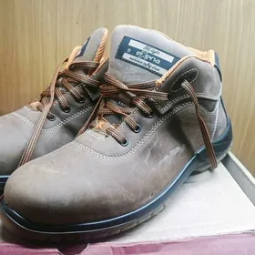 Ботинки строительные