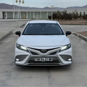 Toyota Camry 2021