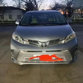 Toyota Sienna 2016