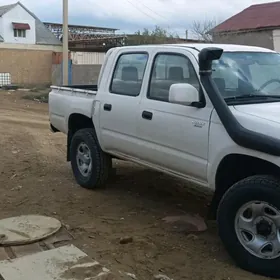 Toyota Hilux 2004