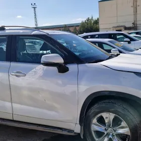 Toyota Highlander 2021