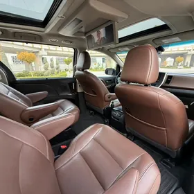 Toyota Sienna 2019