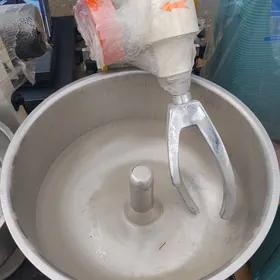 Mişalka hamyr ýugurýan