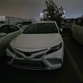 Toyota Camry 2021