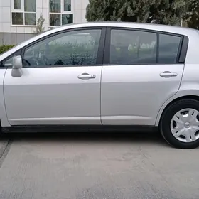 Nissan Versa 2012