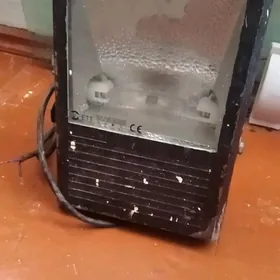 прожектор