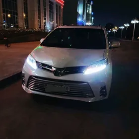 Toyota Sienna 2020