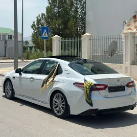 Toyota Camry 2019