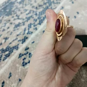 Gyzyl talyerka(shlyape) yuzuk