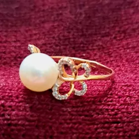 Золотое кольцо с жемчугом