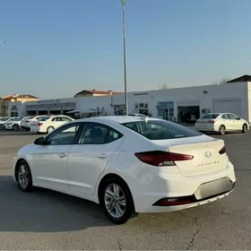 Hyundai Elantra 2020