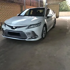 Toyota Camry 2021